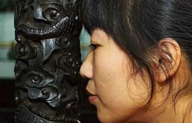 清朝3吨龙床突现江湖,收藏者喊价5个亿,专家:最好上交