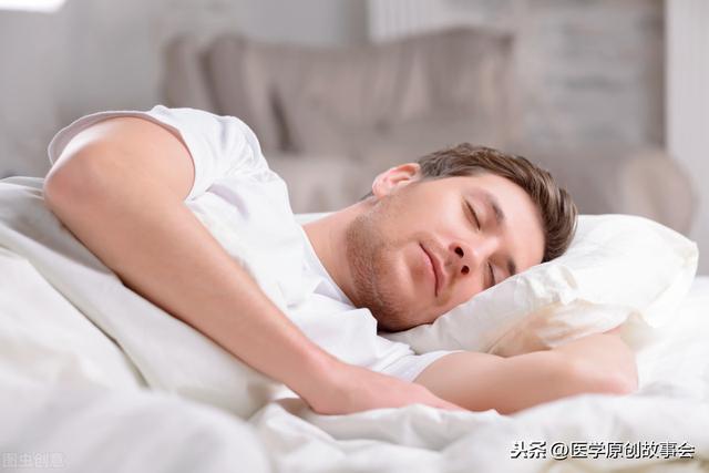 寿命较长的男人,睡觉时不会有四个特征,若你全符合,恭喜很健康