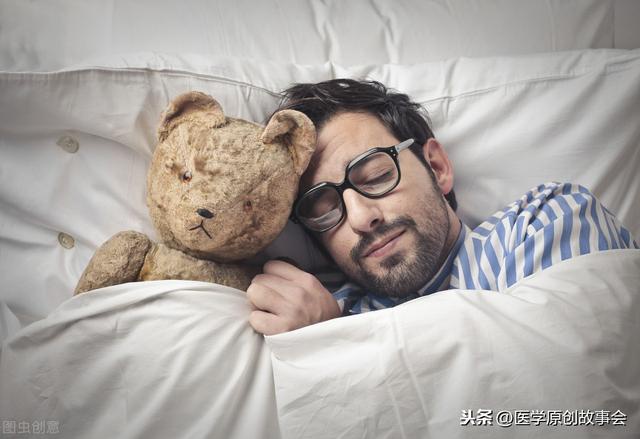 寿命较长的男人,睡觉时不会有四个特征,若你全符合,恭喜很健康