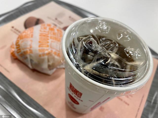 麦当劳无吸管新杯盖亮相广州