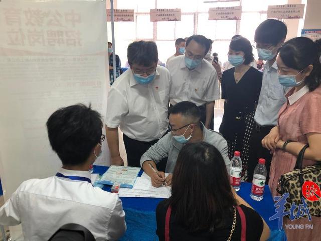 广州组织近百家企业赴毕节招聘,近7000个岗位助力脱贫