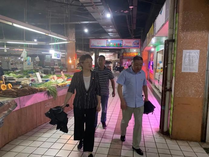 区委副书记、区长王海霞督查荷叶地街道、琥珀街道文明创建工作