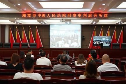 湘潭中院公开开庭审理范锦等18人组织、领导、参加黑社会性质组织等罪一案