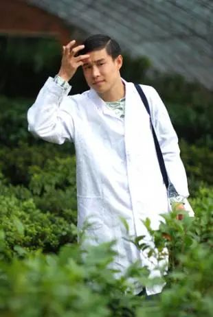 上央视春晚的小沈阳被抓了?当年爆红的他,现竟活成了这样...