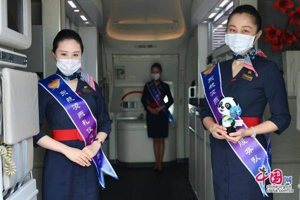 进博“空中大使”首航 全球首架进博会主题彩绘飞机亮相
