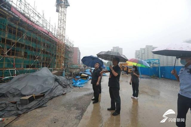 济南中院清场一“在建工程”遇身份不明人员聚集 20多名干警强制交付