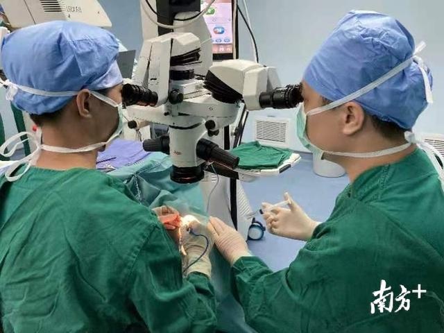 东莞首台新三焦点晶体白内障手术顺利实施