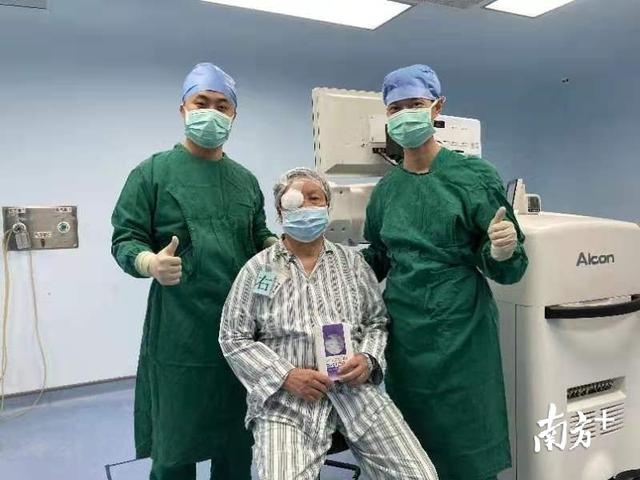 东莞首台新三焦点晶体白内障手术顺利实施