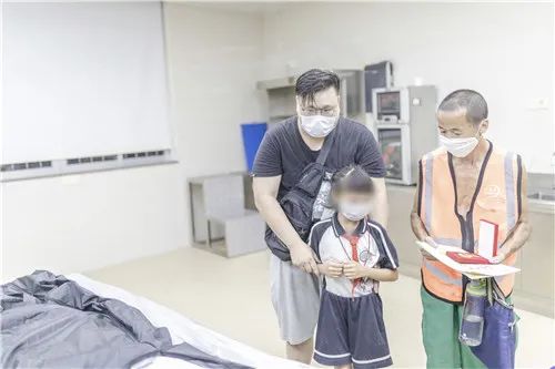 泪目!佛山7岁男童不幸溺亡!环卫工父亲强忍悲伤,捐献其眼角膜
