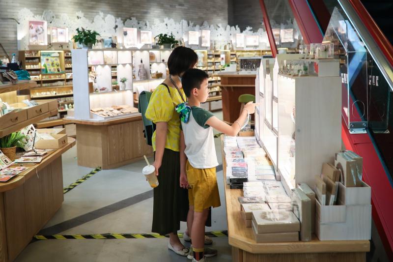 这还是书店?上海BFC“阅外滩”书店开业,打造“城市会客厅”