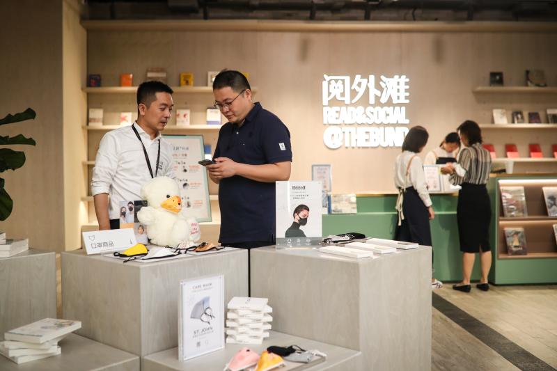 这还是书店?上海BFC“阅外滩”书店开业,打造“城市会客厅”