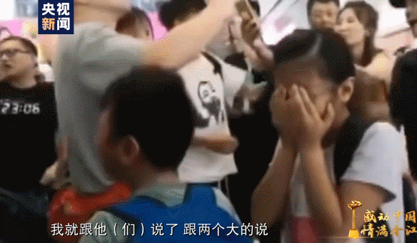 李籍:面对暴徒殴打 他带着儿女高唱国歌
