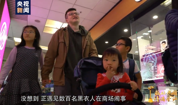 李籍:面对暴徒殴打 他带着儿女高唱国歌