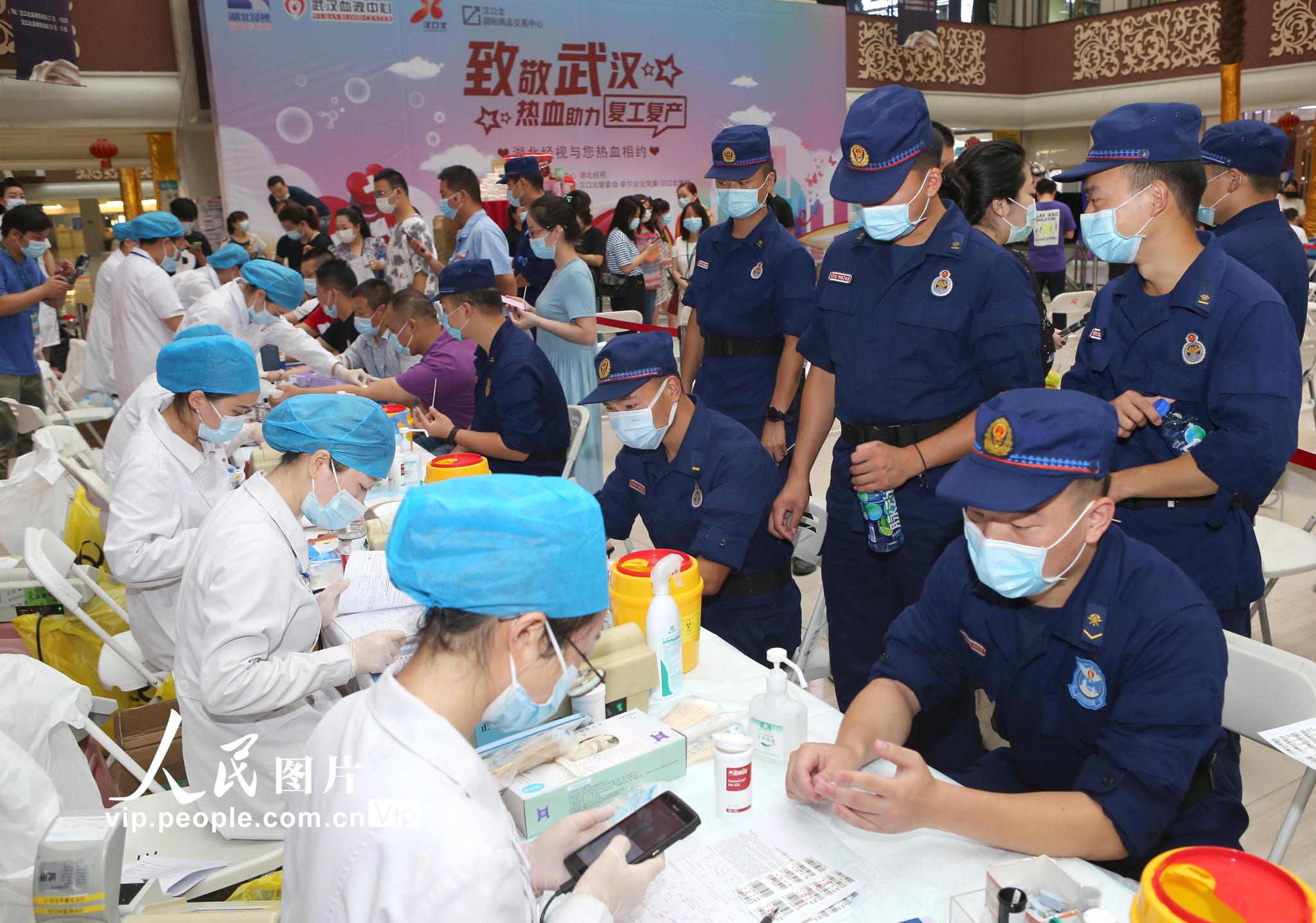 500人献血致敬武汉