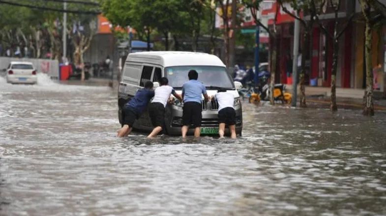 筑城早新闻丨北京又有三地风险等级下调;市公安局观山湖分局招聘辅警137名;贵州高考考生可免费坐地铁