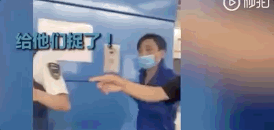 一男子地铁猥亵女孩被群殴,见民警却恶人先告状,结果……