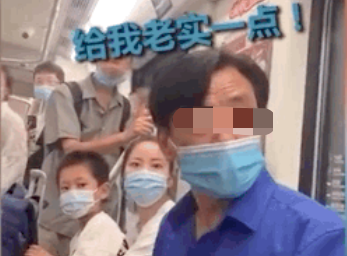 一男子地铁猥亵女孩被群殴,见民警却恶人先告状,结果……
