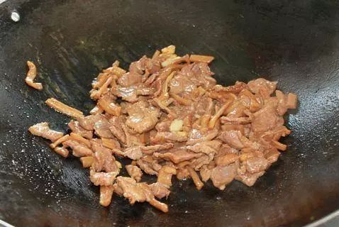 猪肉这么炒才不柴?五星级大厨教你一招,炒好的猪肉又嫩又滑