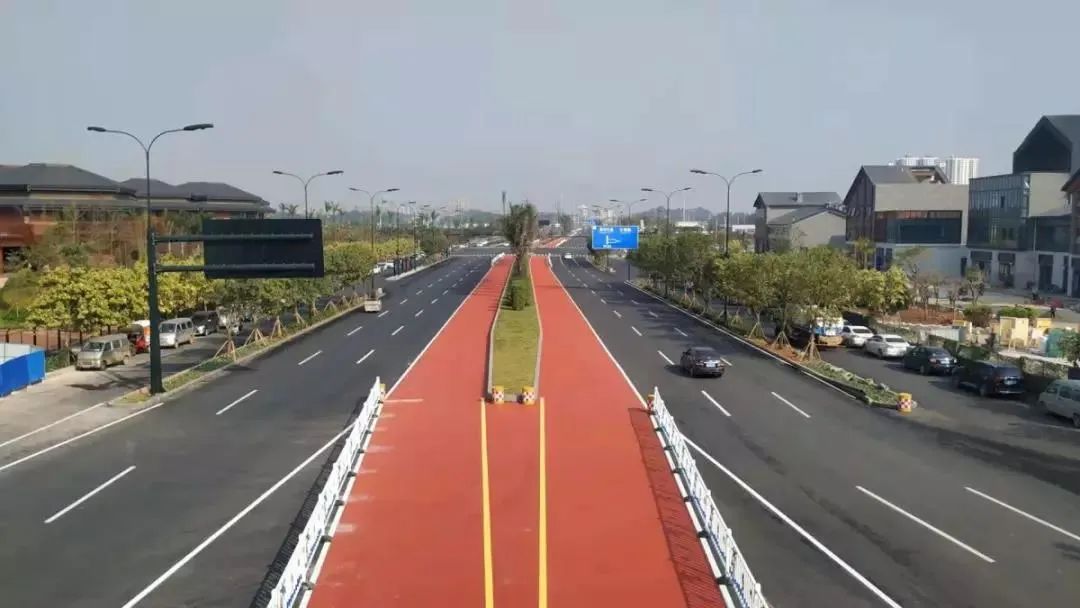 今起,南宁普通公交专用道向巡游出租车开放【930新闻眼】