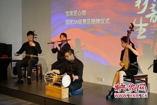 20余件鲁山花瓷上海展出 平顶山学院梅国建受邀出席仪式