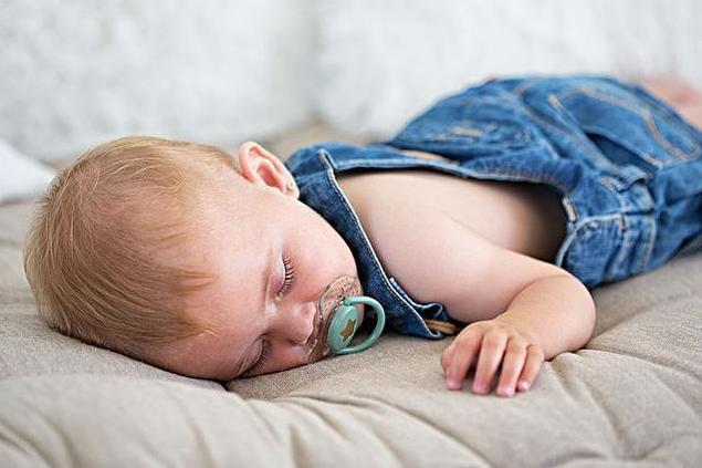 孩子睡眠的4个误区家长了解吗?并非宝宝不想睡,而是你没给机会