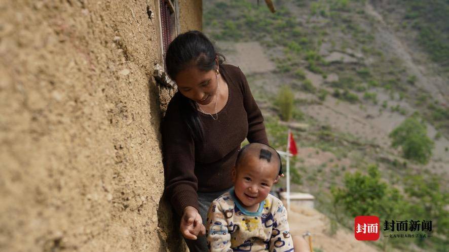 悬崖村90后媳妇:想让孩子们上大学,自由自在地恋爱|凉山,瓦吉瓦⑤休闲区蓝鸢梦想 - Www.slyday.coM 悬崖村90后媳妇:想让孩子们上大学,自由自在地恋爱|凉山,瓦吉瓦⑤休闲区蓝鸢梦想 - Www.slyday.coM