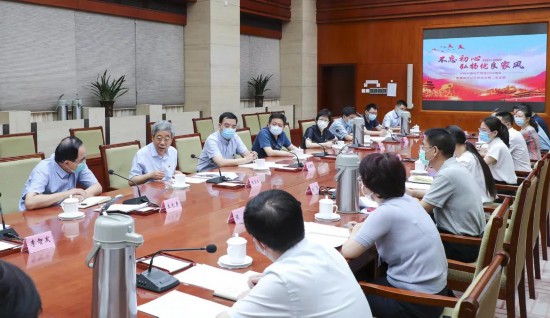 教育部长陈宝生参加支部主题党日活动
