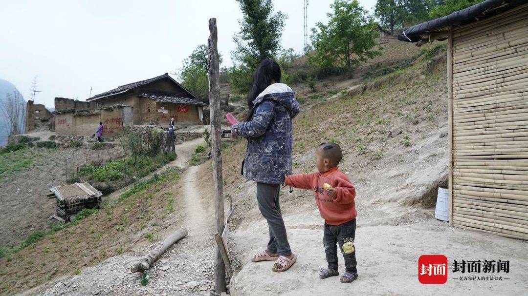 悬崖村90后媳妇:想让孩子们上大学,自由自在地恋爱|凉山,瓦吉瓦⑤休闲区蓝鸢梦想 - Www.slyday.coM 悬崖村90后媳妇:想让孩子们上大学,自由自在地恋爱|凉山,瓦吉瓦⑤休闲区蓝鸢梦想 - Www.slyday.coM