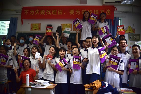 高考|广东高考评卷11日开始 预计25日公布考试成绩