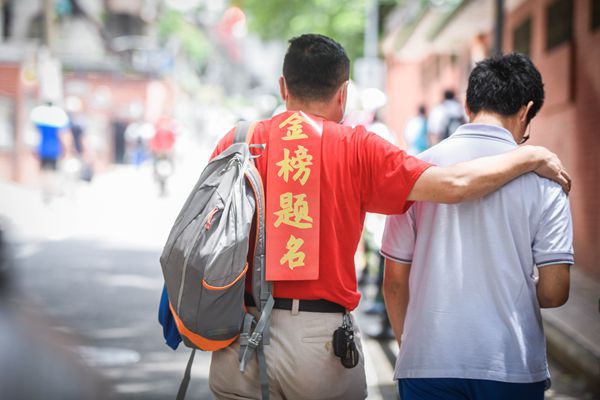 高考|广东高考评卷11日开始 预计25日公布考试成绩