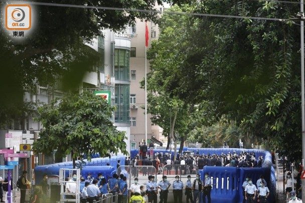 中央驻港安全公署揭牌！五星红旗升起(图)