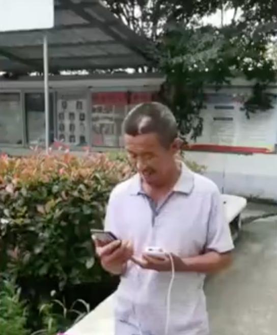 无健康码大爷用上智能机，还掌握了这个新技能