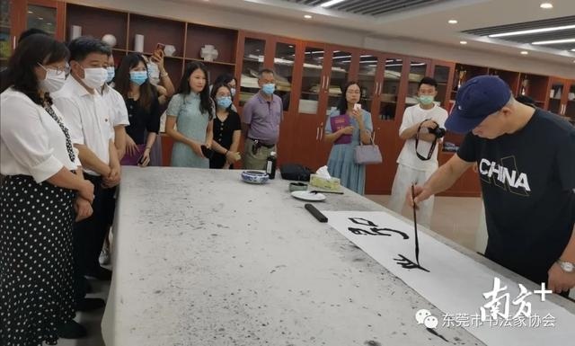 东莞第三届妇女书法篆刻展开展,400多位女书家踊跃投稿