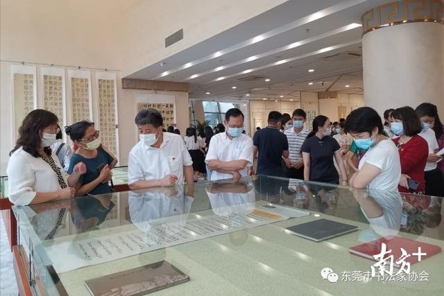 东莞第三届妇女书法篆刻展开展,400多位女书家踊跃投稿