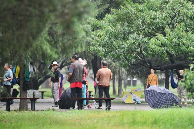 新规首日天坛祈年殿旁合唱“聚点”没了!万寿亭却歌声嘹亮