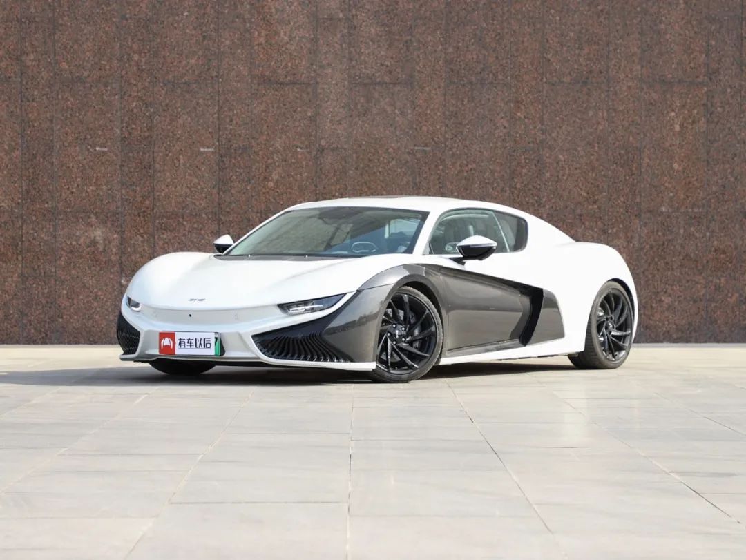 哥!买车不,优惠30万起!有打五折的、还有优惠100万的,买不?买不?买不?