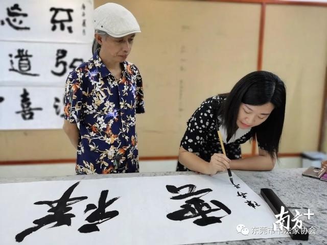 东莞第三届妇女书法篆刻展开展,400多位女书家踊跃投稿