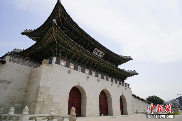 6月23日,位于韩国首尔的景福宫关闭。受首都圈疫情影响,当地部分景点关闭。 中新社记者 曾鼐 摄