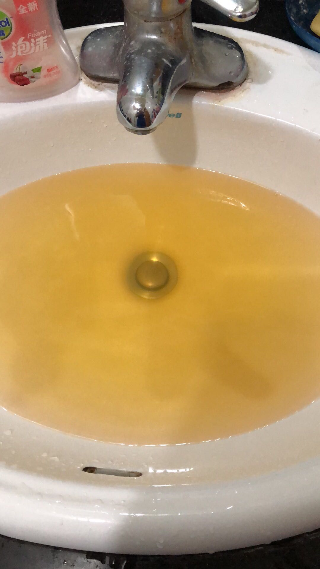 北京丰台马家堡部分小区自来水发黄:系管道老化生锈