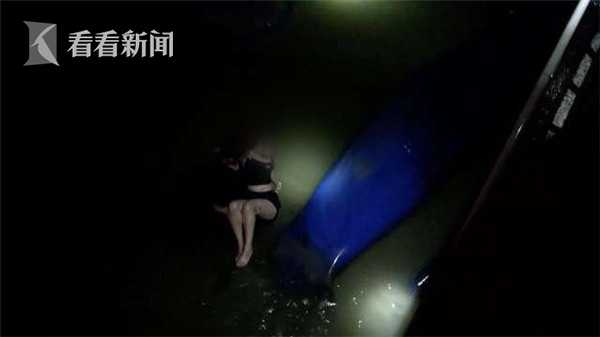 视频|醉酒女子深夜跳入河中 消防紧急救援