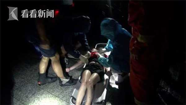 视频|醉酒女子深夜跳入河中 消防紧急救援