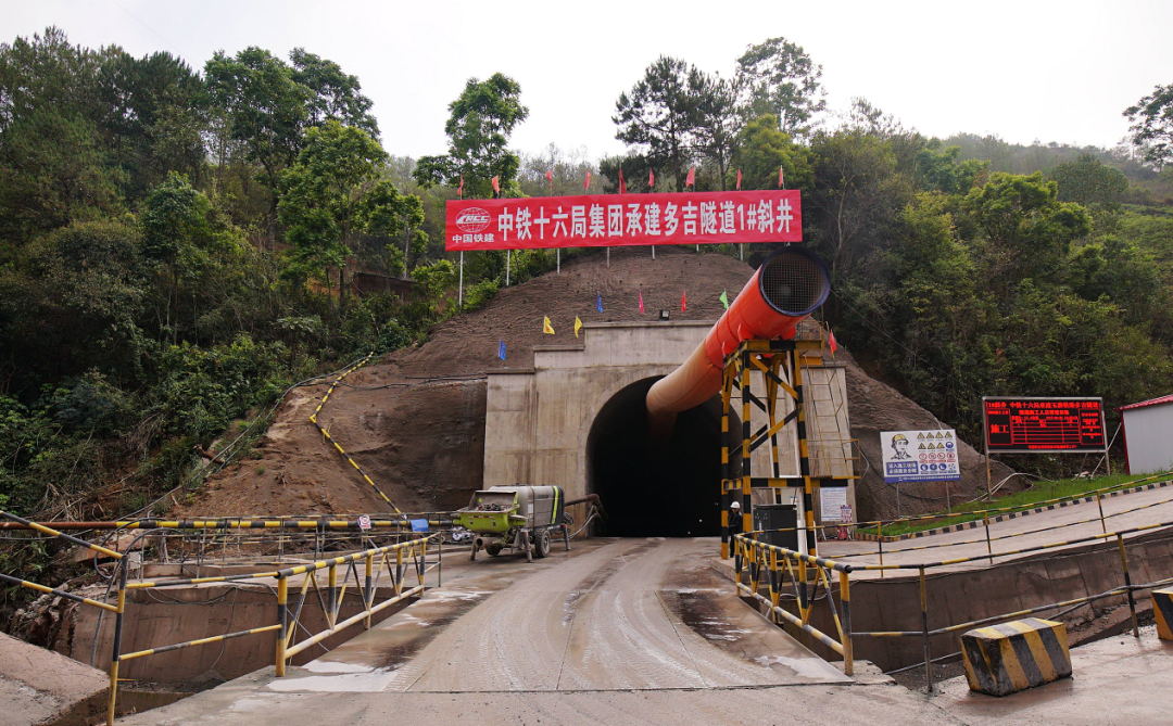 【关注】又一座万米长隧顺利贯通!中老铁路国内段隧道工程完成95%以上