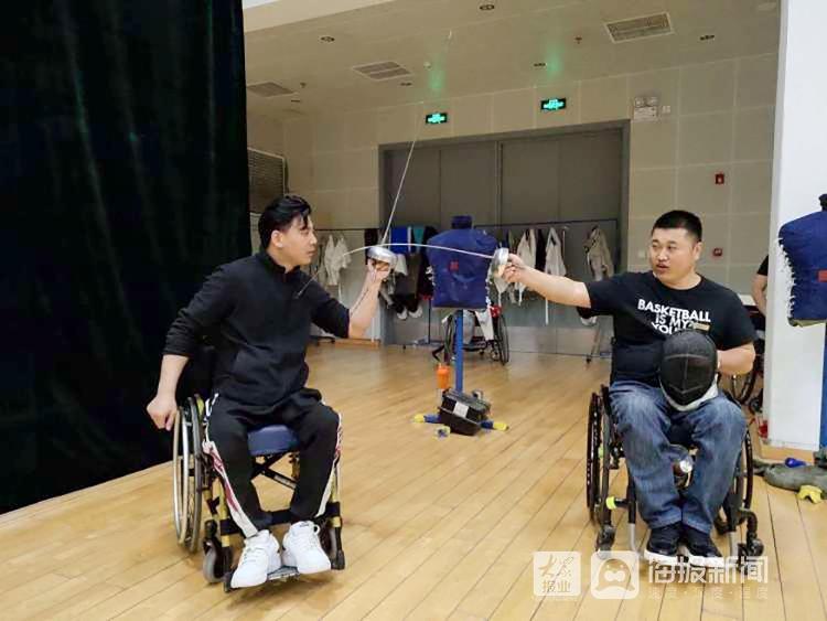 轮椅哥是谁 新浪网