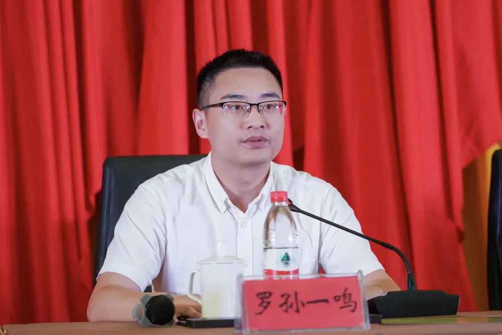 清华毕业的“90后”,拟提拔正处级