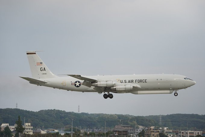 被日本航空爱好者拍摄到的,编号为96-0042E-8C“联合星”战场监视与指挥飞机 图源:社交媒体