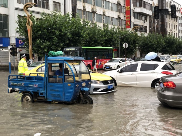 【关注】因持续降雨,云南红河、昭通出现滑坡、内涝!