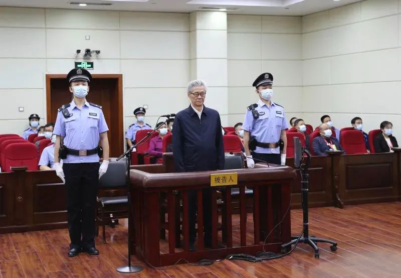 头发白了!为自保频繁进京的“政法虎”,空降前就开始敛财