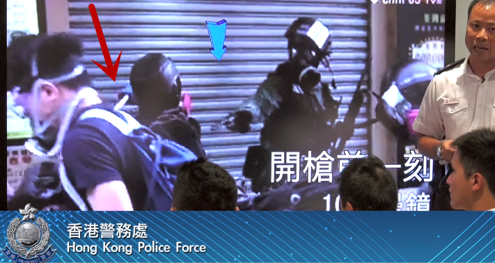 警员开枪前,暴徒持铁管状武器袭击警员 警方记者会片段