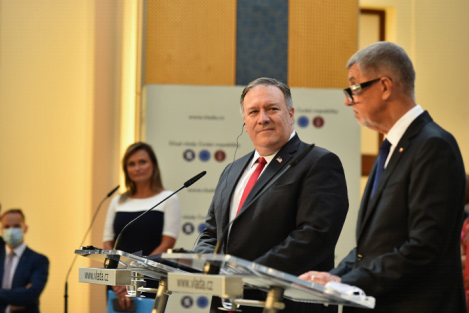 △8月12日，捷克总理巴比什与美国国务卿蓬佩奥举行新闻发布会