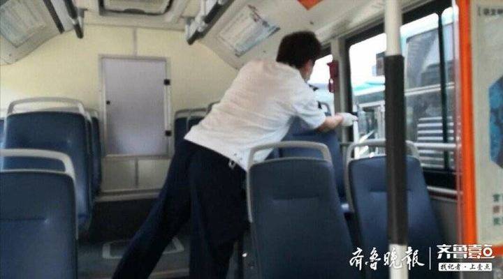 带两身衣服,为防晒黑只穿长袖,记者体验35℃高温下的济南公交休闲区蓝鸢梦想 - Www.slyday.coM 带两身衣服,为防晒黑只穿长袖,记者体验35℃高温下的济南公交休闲区蓝鸢梦想 - Www.slyday.coM